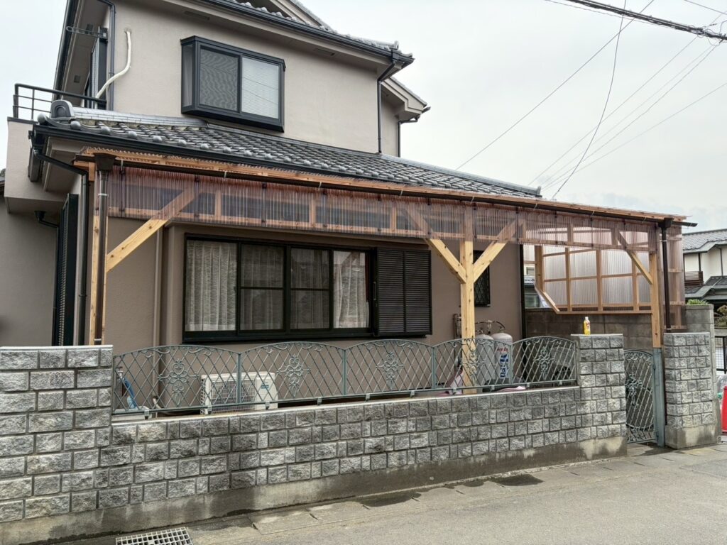 新しく作り替えた木造テラス 下野市小金井の外壁塗装事例