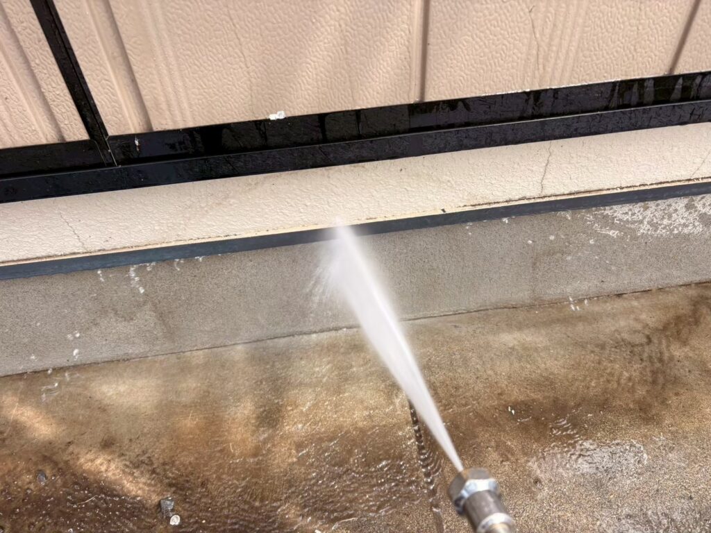 水切りの高圧洗浄作業