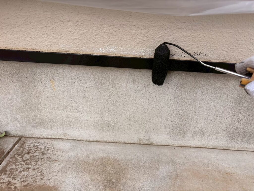 水切りの上塗り作業