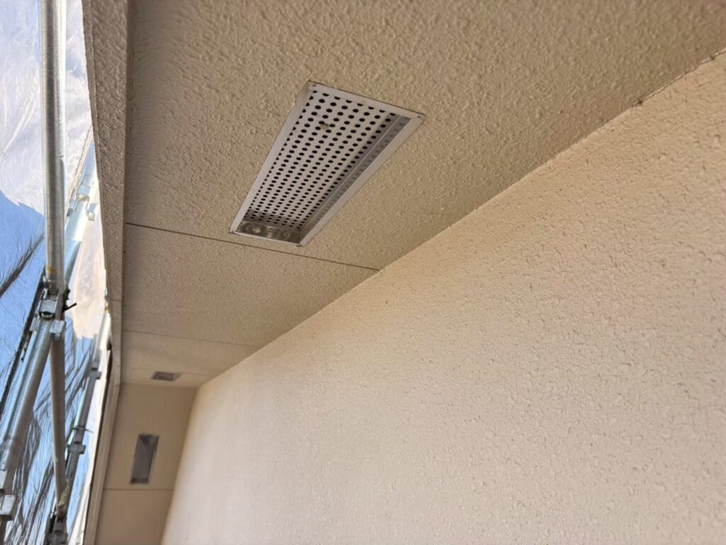 塗装前の軒天（ケイ酸カルシウム板）