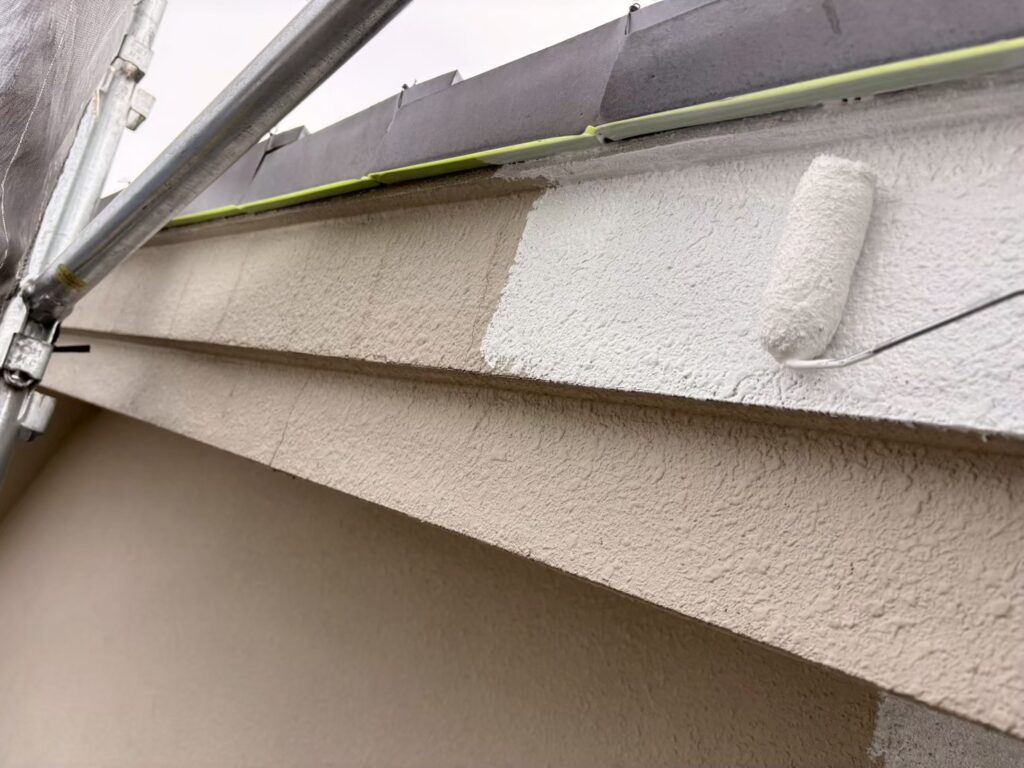 破風板の下塗り作業