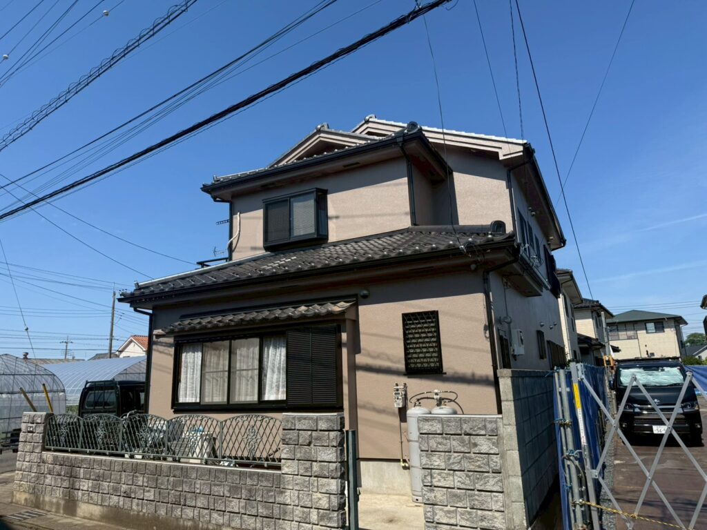 既存の木造テラスの解体作業