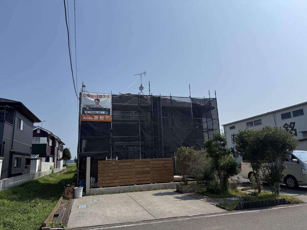 外壁塗装工事のための足場架け作業