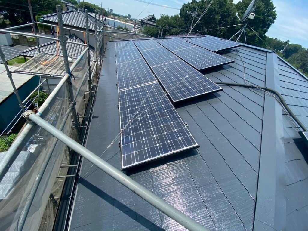 塗装後に再設置した太陽光パネル